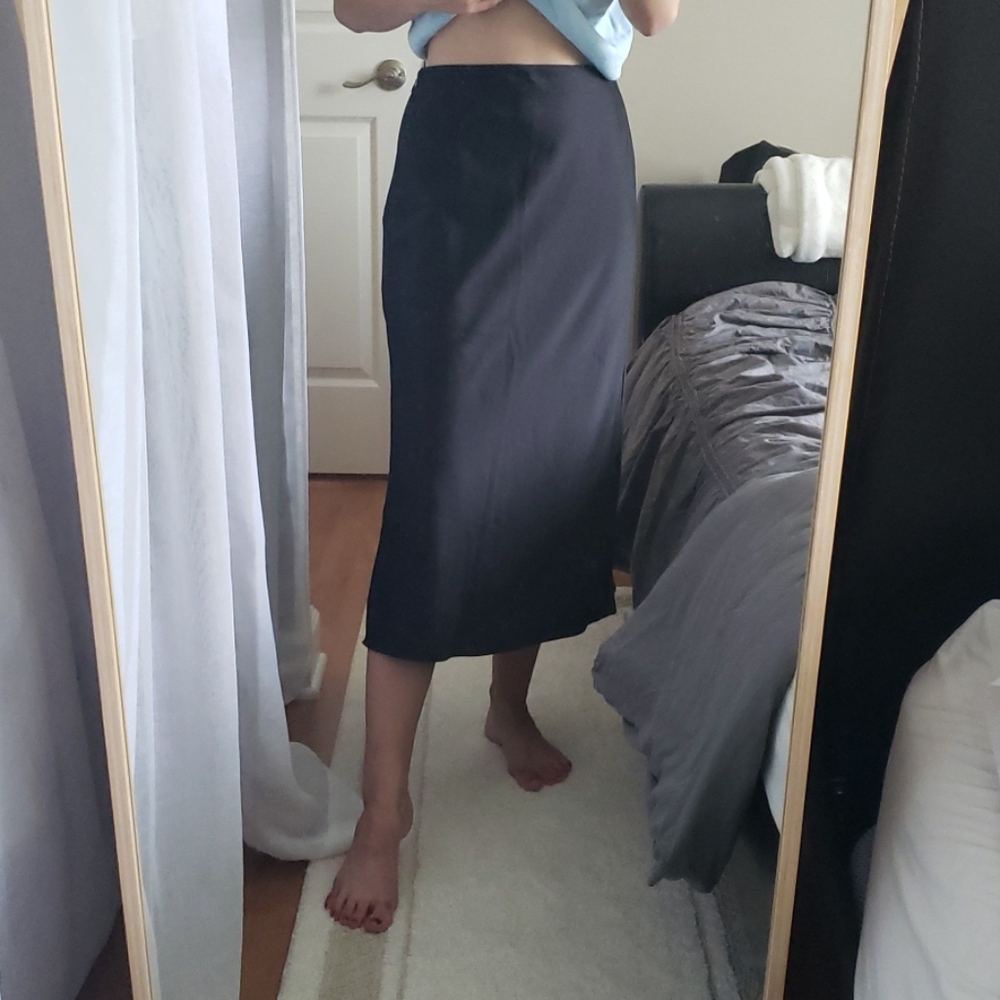 Uniqlo Satin like Midi Black Skirt
